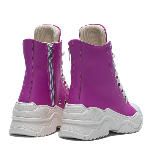 REBEL HIGH – Pelle