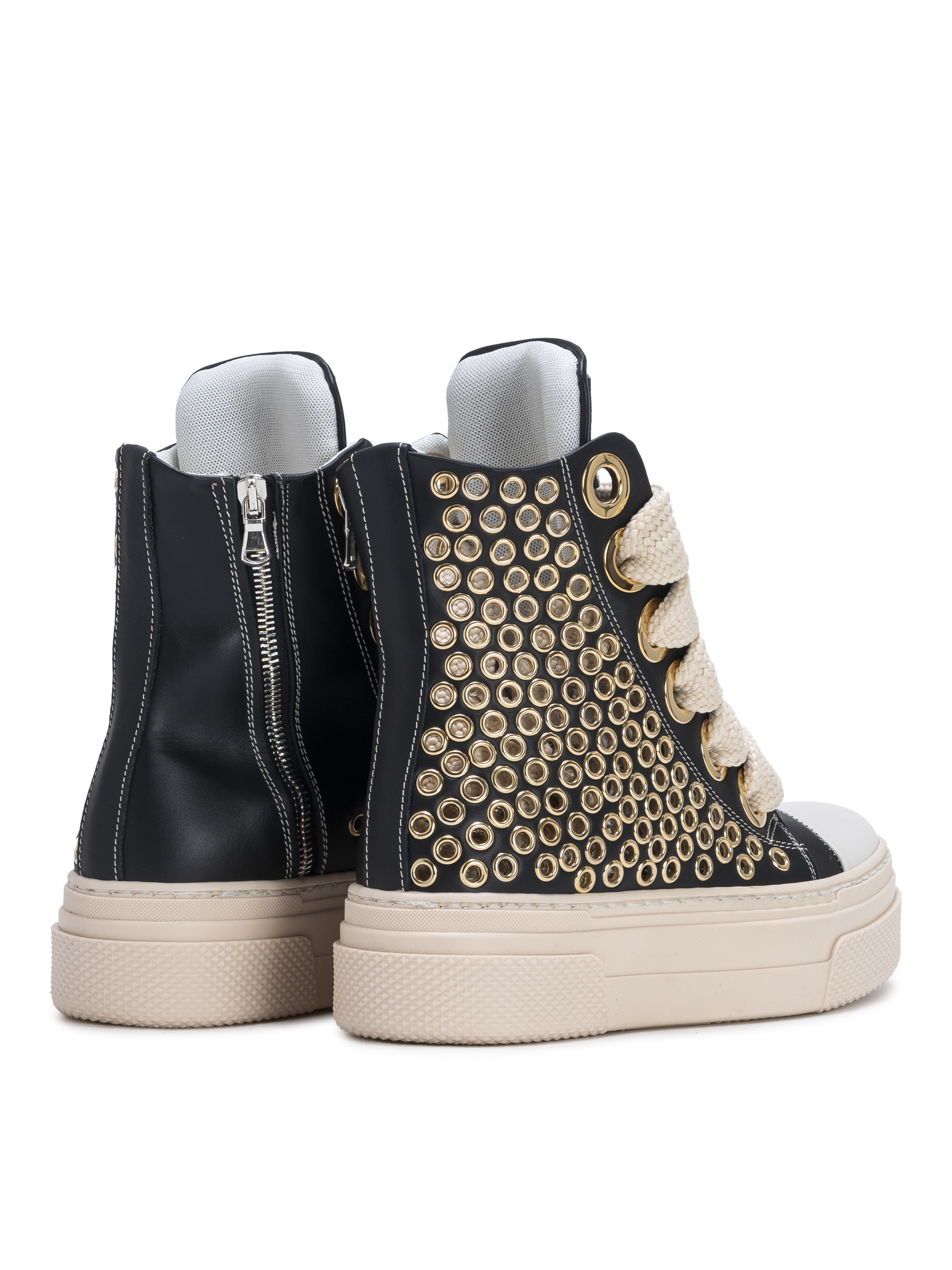 CALIPSO 300 – Gilded Eyelets