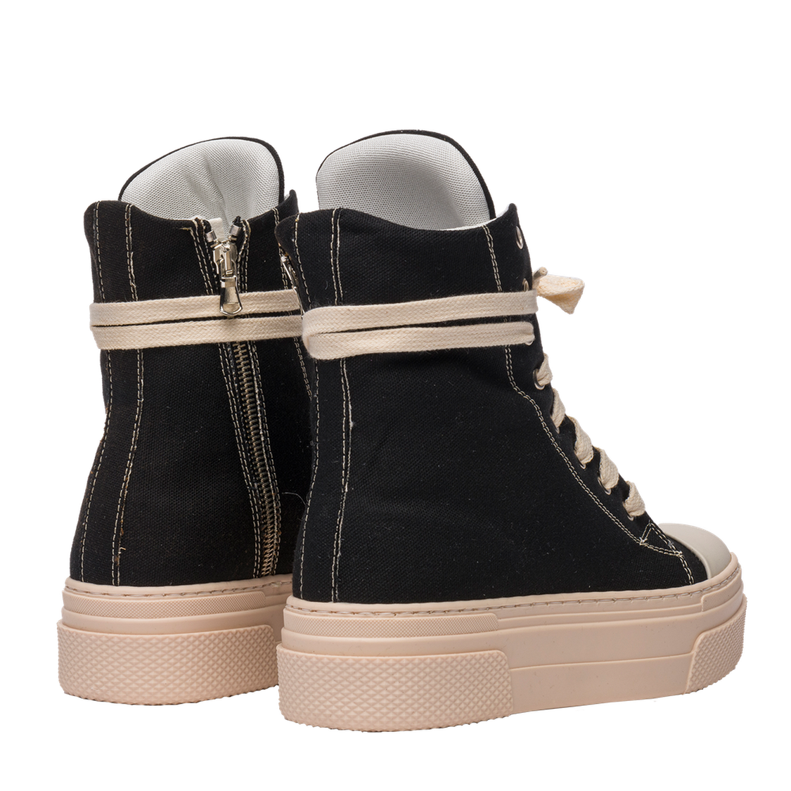 Calipso-Classic-Black-Canvas-3_1_29bc09c5-1f81-46ef-8bdc-1538facc3b71.png