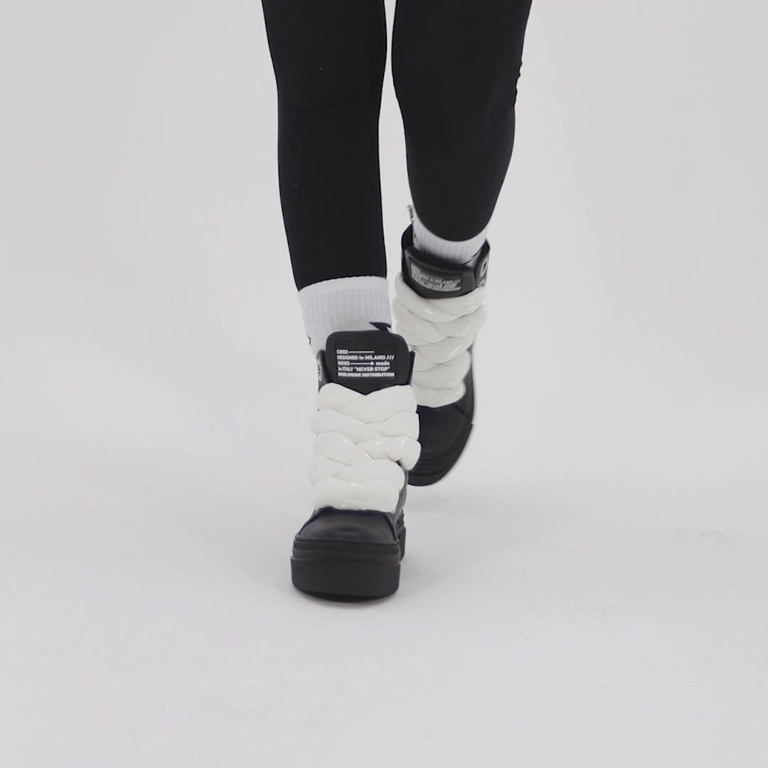 CALIPSO 300 LUNAR – Total Black